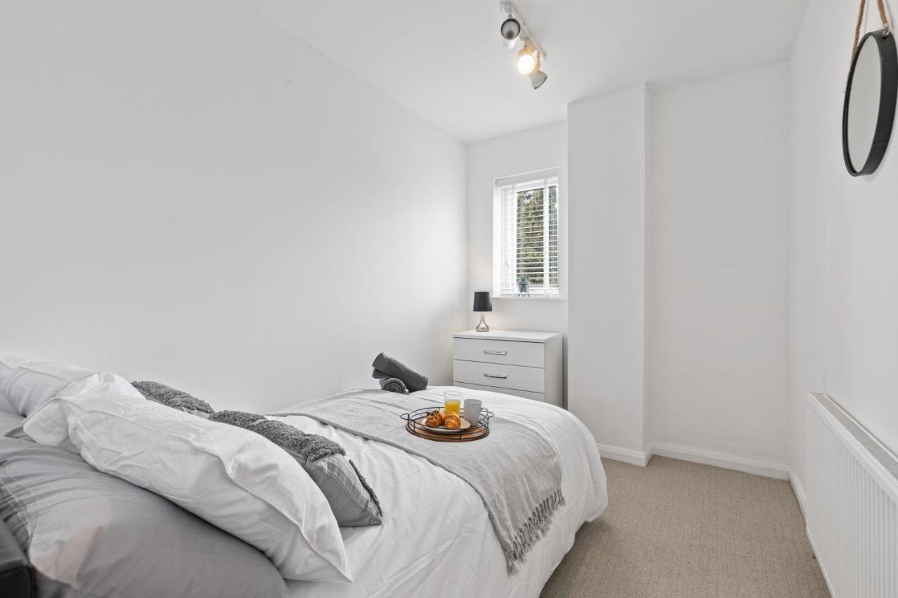 Nuneaton - Ideal 3 Bedroom, Wi-Fi Parking, Sleeps 6 - Jrr Stays Extérieur photo