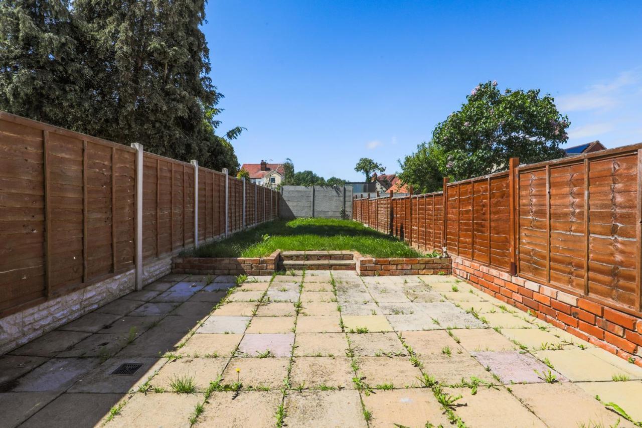 Nuneaton - Ideal 3 Bedroom, Wi-Fi Parking, Sleeps 6 - Jrr Stays Extérieur photo