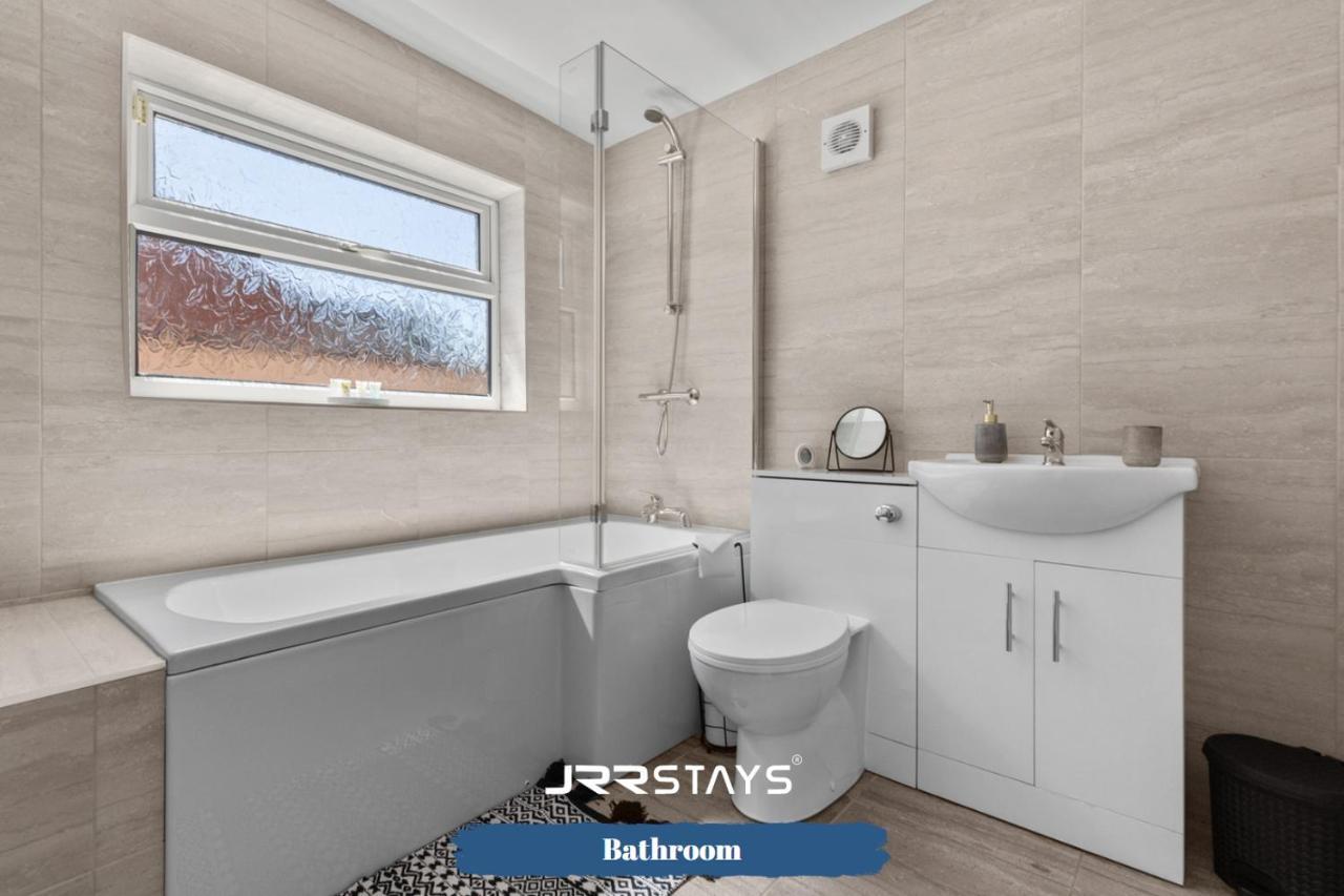 Nuneaton - Ideal 3 Bedroom, Wi-Fi Parking, Sleeps 6 - Jrr Stays Extérieur photo