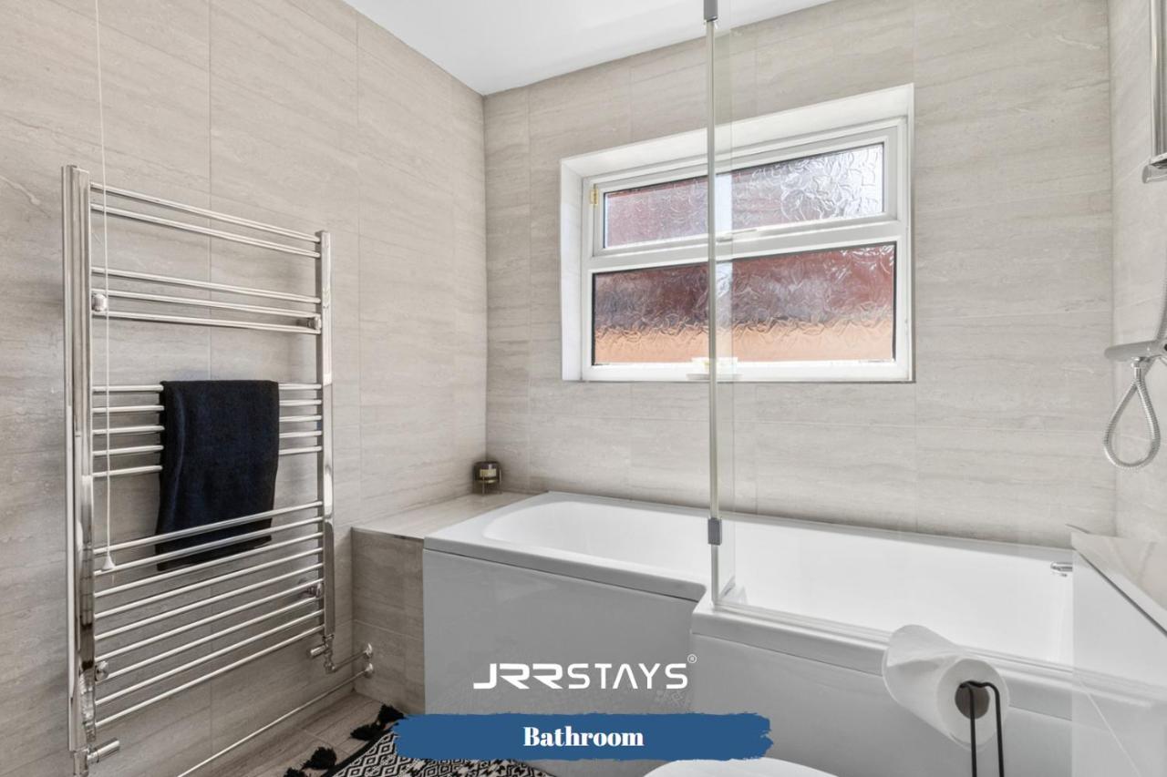 Nuneaton - Ideal 3 Bedroom, Wi-Fi Parking, Sleeps 6 - Jrr Stays Extérieur photo